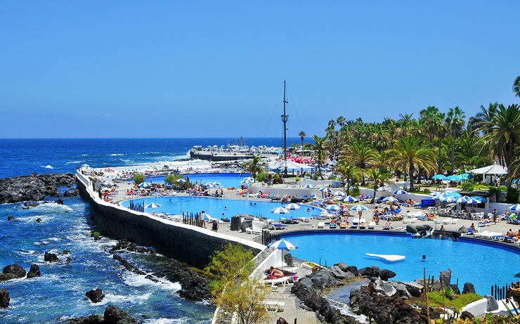 The UK requires travelers returning from Spain to self-isolate for 14 days &copy; nito/Shutterstock