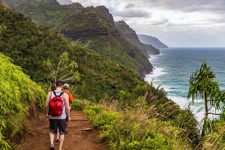Hikers on the Kalalau Trail on the Na Pali Coast of Kauai © Alexander Howard/Lonely Planet