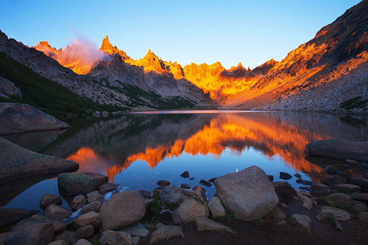 The irresistible mountain lake at Refugio Frey &copy; &copy;sunsinger/Shutterstock