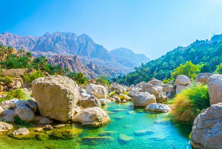 Lagoon with turqoise water in Wadi Tiwi in Oman © trabantos / Shutterstock