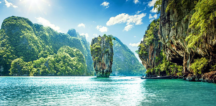 Limestone karst mountains at James Bond Island in Phang Nga Bay © mikolajn / Shutterstock