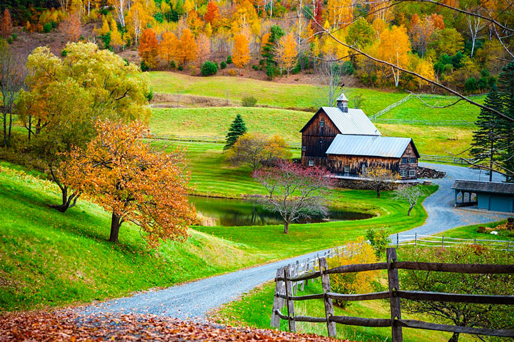 Hard to find anything as picturesque as an autumn road trip in Vermont ©Tibu/Getty Images