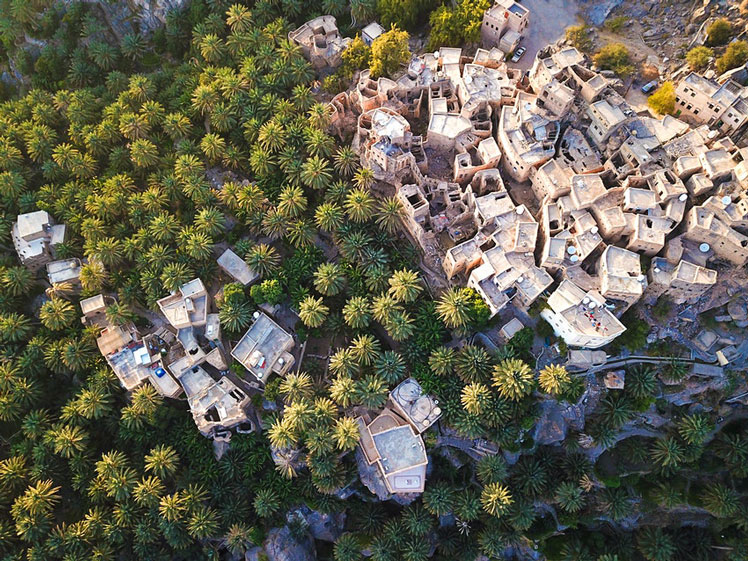 Aerial of an old traditional Omani mud village © Kertu / Shutterstock
