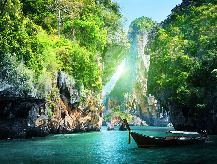 Find the best time to visit Thailand's incredible beaches © IakovKalinin / Getty Images