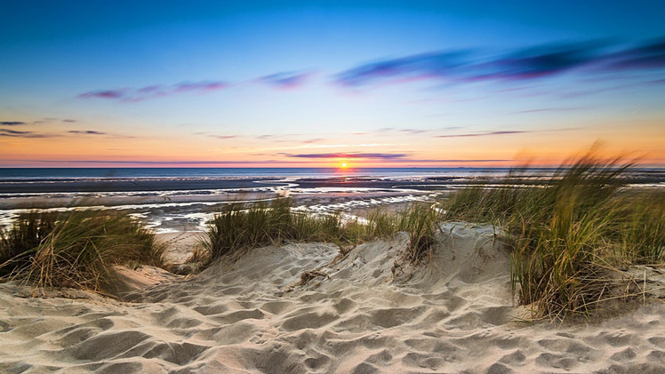 Michigan has white sand beaches for miles, and the best sunsets on mainland USA © Shutterstock / Delcroix Romain