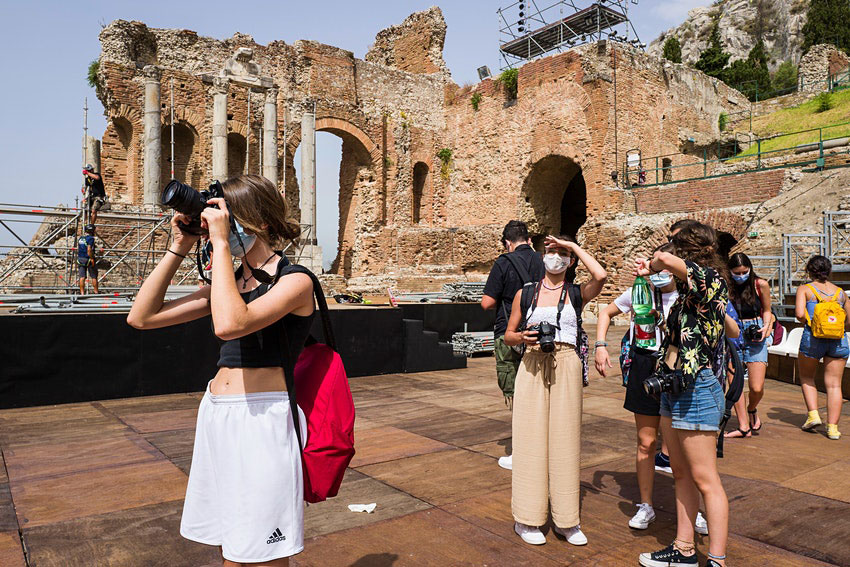 Tourists return to the Teatro Antico in Taormina, Sicily as Italy relaxes border and domestic restrictions © Fabrizio Villa/Getty Images
