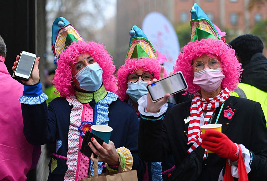 Vaccination certificates must be shown to gain entry to the Christmas carnival in the German city of Cologne, as infection rates soar © Ian Fassbender/AFP/Getty Images
