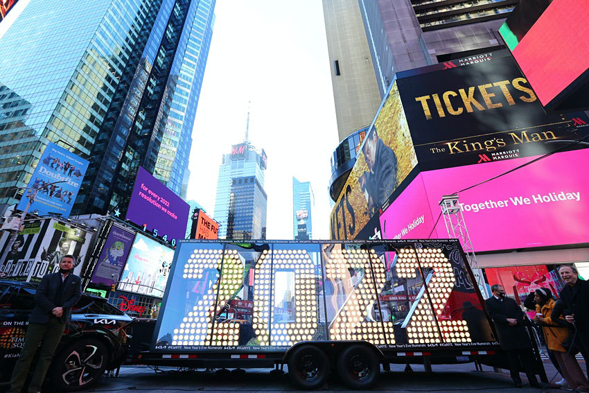 New Year's Eve numerals arrive in Times Square on December 20, 2021 in New York City. Times Square will move forward to have vaccinated revelers present for the 2022 countdown with added safety measures like masks and reduced crowds. © Rob Kim/Getty Images