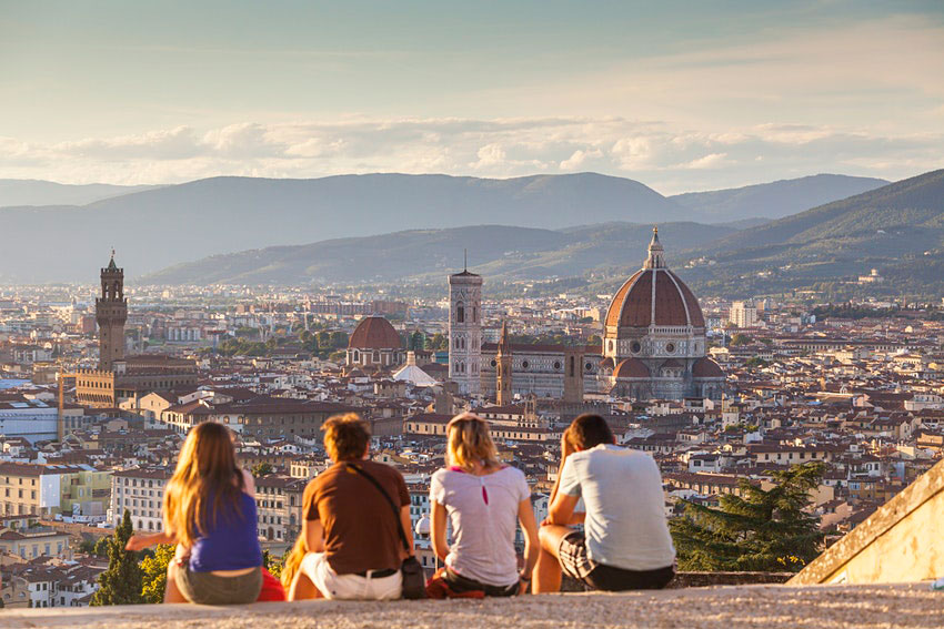 Italy is changing its COVID-19 travel policy again © WineDonuts/Shutterstock