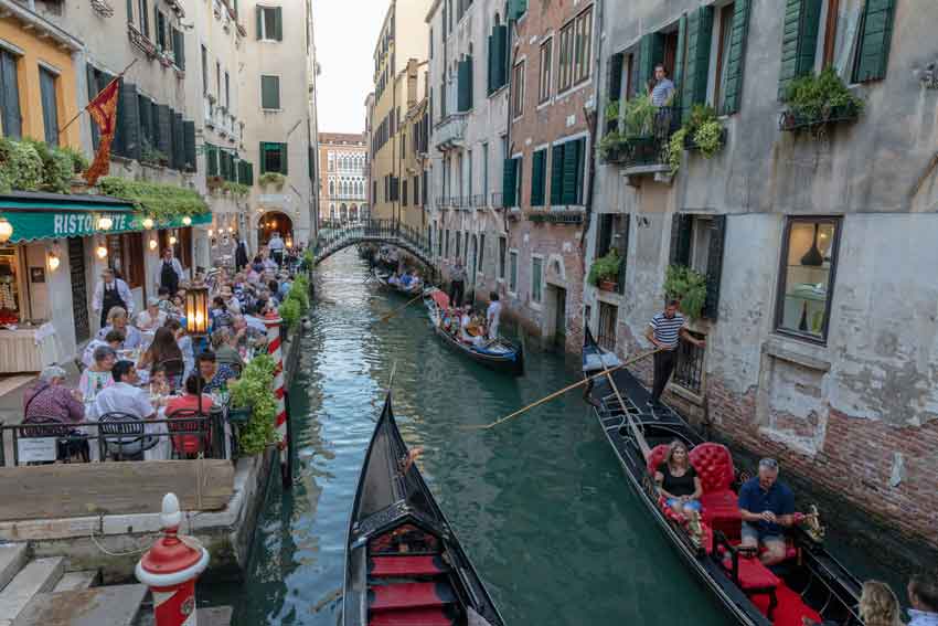 Venice is moving ahead with plans to introduce a booking system and entry fee for day-trippers © Shutterstock