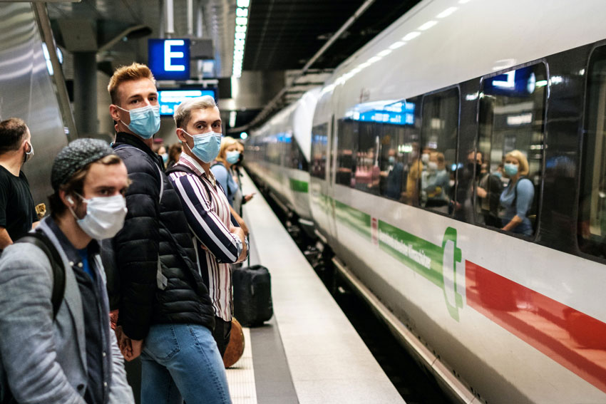 Traveling in Germany in easy this year, but remember to pack a mask © Shutterstock / hanohiki