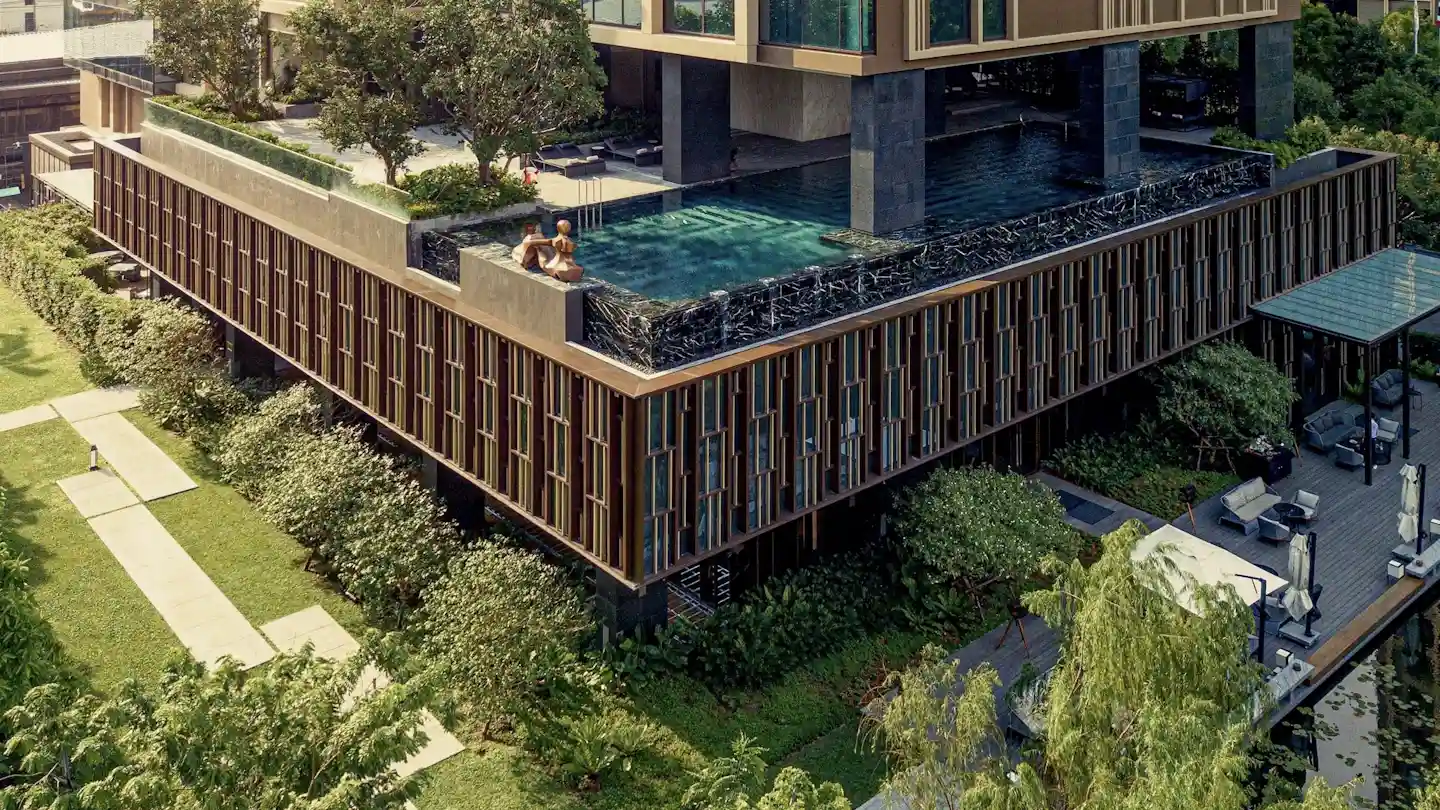 The stunning infinity pool at the Kimpton Maa-Lai, Bangkok &copy; Kimpton Maa-Lai Bangkok