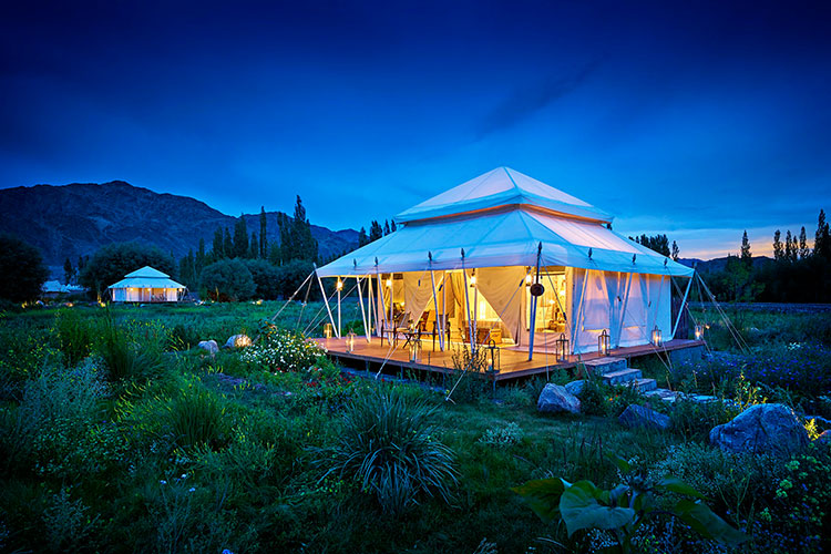 A luxury tent in Ladakh. Image (c) The Ultimate Travelling Camp