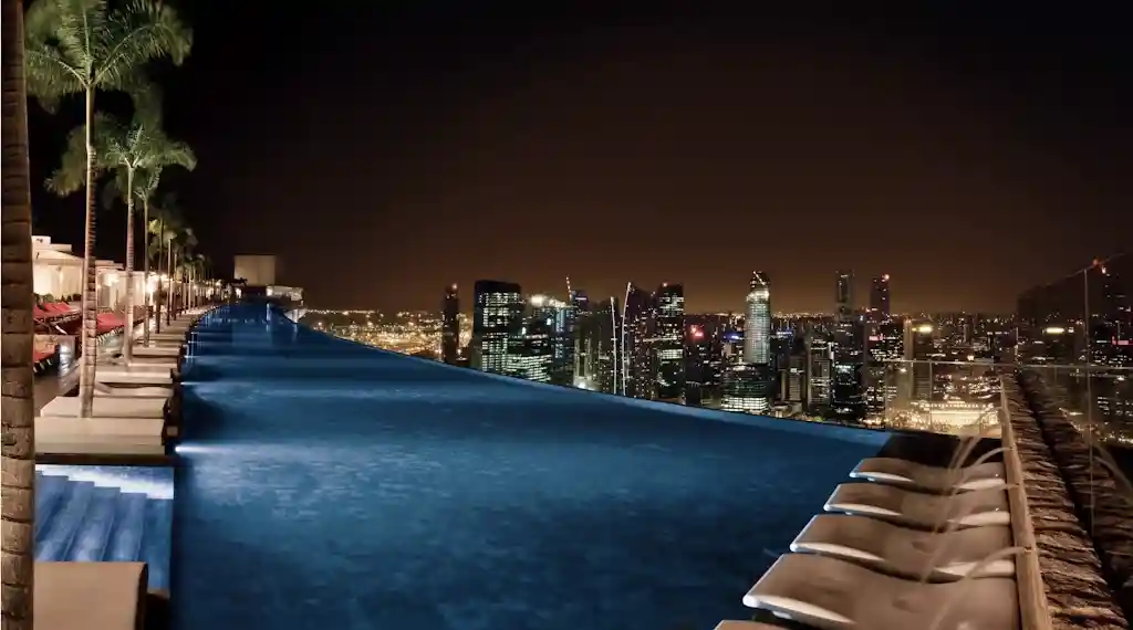 The rooftop pool with incredible views of Singapore, Marina Bay Sands Singapore © Marina Bay Sands Singapore