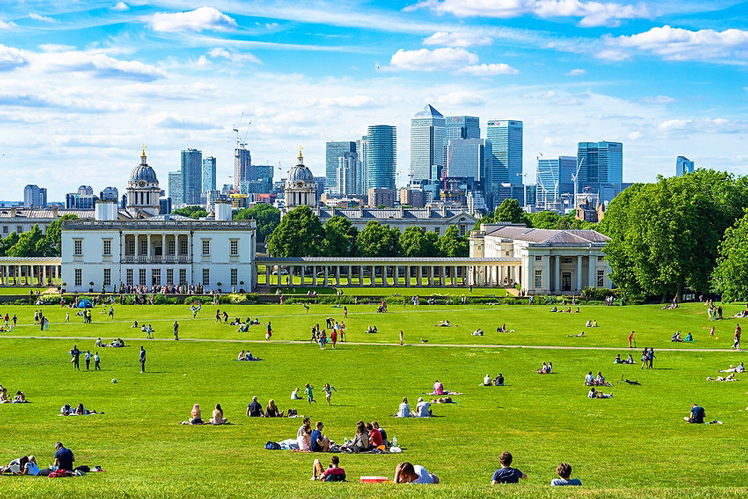 Going green is easy in London; just look at the people here in Greenwich Park doing their bit © Pajor Pawel / Shutterstock
