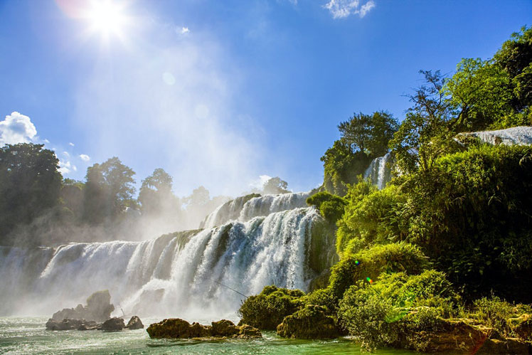 The Ban Gioc Waterfalls is a popular Vietnam natural wonder © Peter Stuckings / Shutterstock