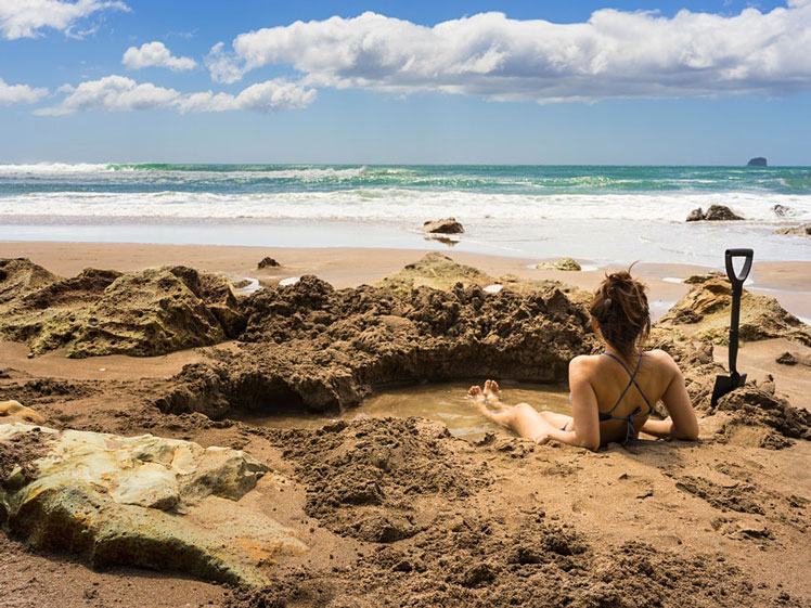 When it's cool out, warm up in your own personal hot pool on Hot Water Beach © Naruedom Yaempongsa / Shutterstock