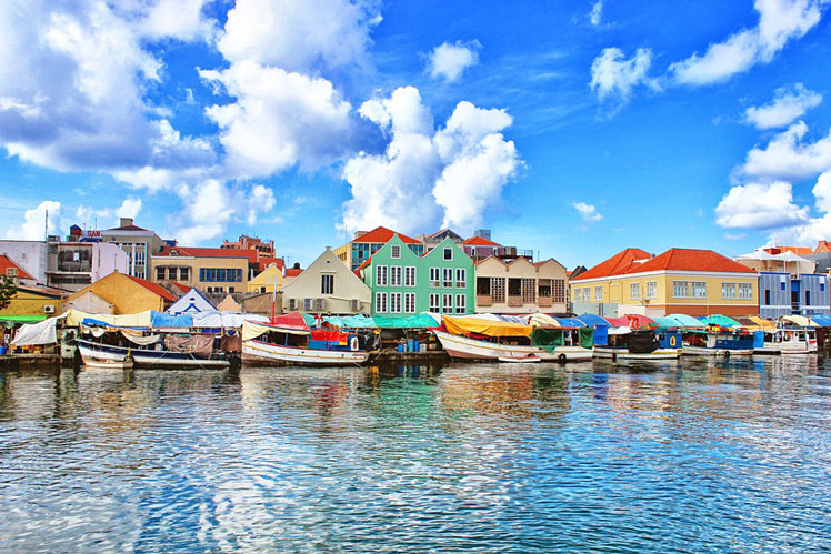 Colors abound in Curaçao © larigan - Patricia Hamilton / Getty Images