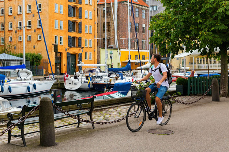 Copenhagen has a superb set of dedicated cycle routes © zstock / Shutterstock