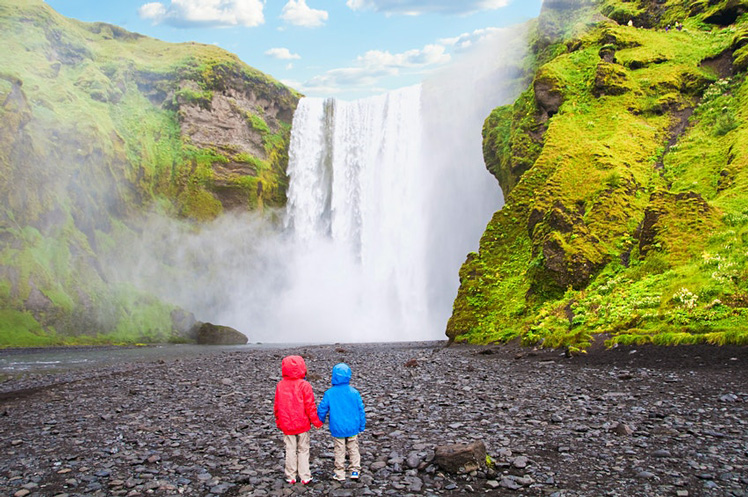 Vaccinated travelers can enter Iceland without quarantine and testing © Maria Uspenskaya/Shutterstock