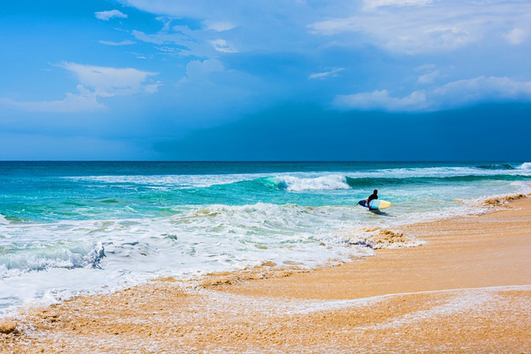 Exercise caution when enjoying Bali's beautiful beaches © Arsirya / Shutterstock