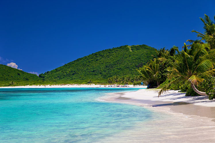Playa Flamenco is the perfect day-trip destination from San Juan © cdwheatley / Getty Images
