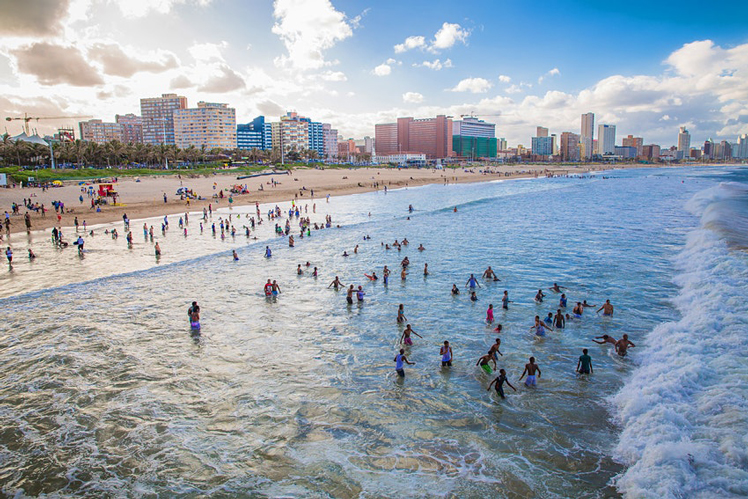 South Africans head to the beach in November © Diriye Amey / 500px