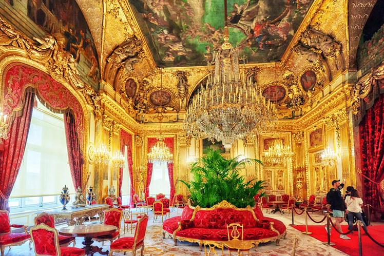 Winter is a good time to see highlights like the Apartments of Napoleon III at the Louvre © Brian Kinney / Shutterstock