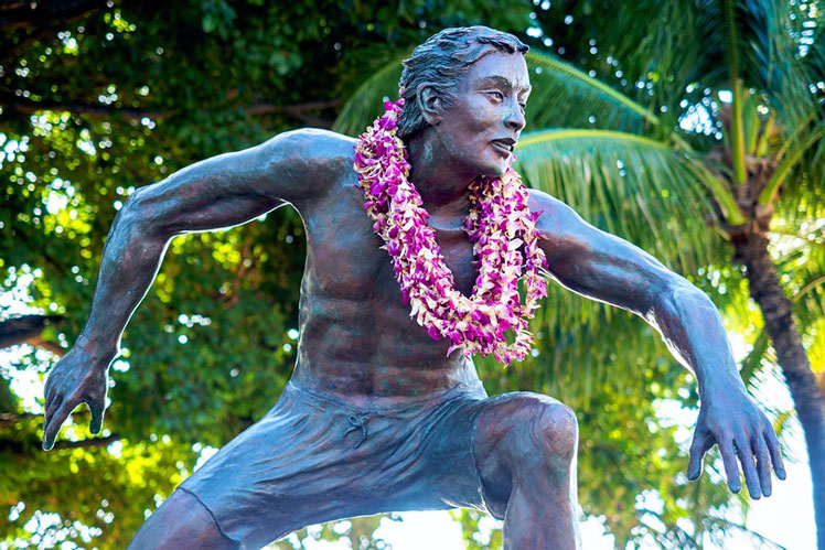 A famous bronze statue of Duke Paoa Kahanamoku, who is considered the father of modern surfing ©Victor Wong/Shutterstock
