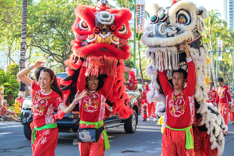 A Lion Dance Parade is part of the Honolulu festival © Shutterstock / Yi-Chen Chiang