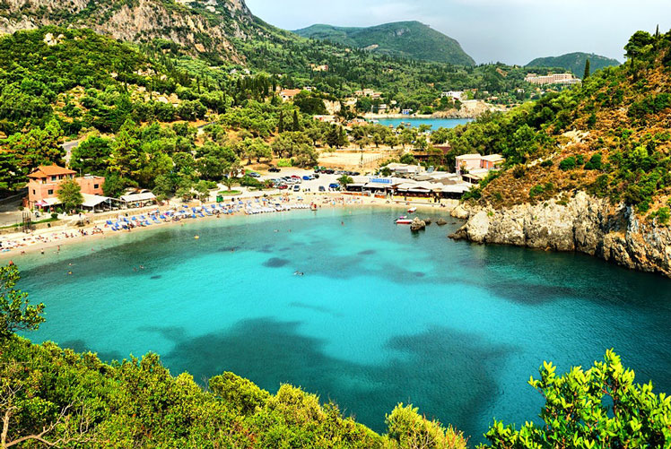 Greek islands are loved for their beautiful beaches © Limpopo/Shutterstock