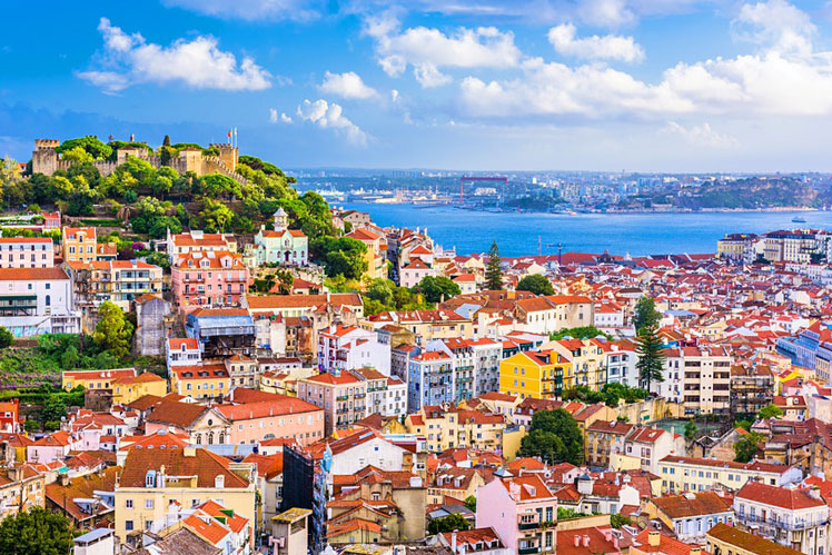 Portugal is on the "green list" for UK travelers © Sean Pavone/Shutterstock